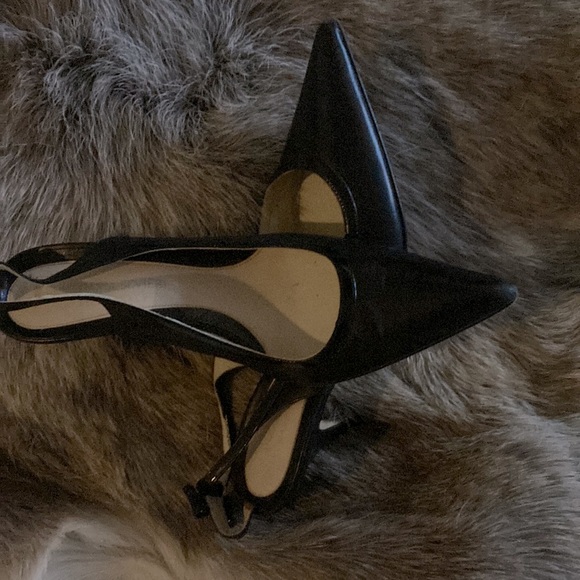 Sling back Black leather upper & sole with patent strip and small bow on strap - Picture 2 of 2